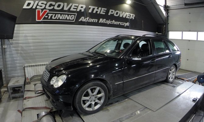 Mercedes C200 122 KM + 26 KM i 89 Nm